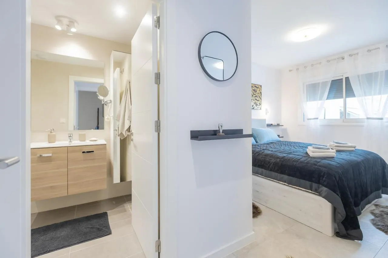 Apartment Marbella Luxury Brand New 2-Bedroom Apartment, 3 Min Walk To The Beach!