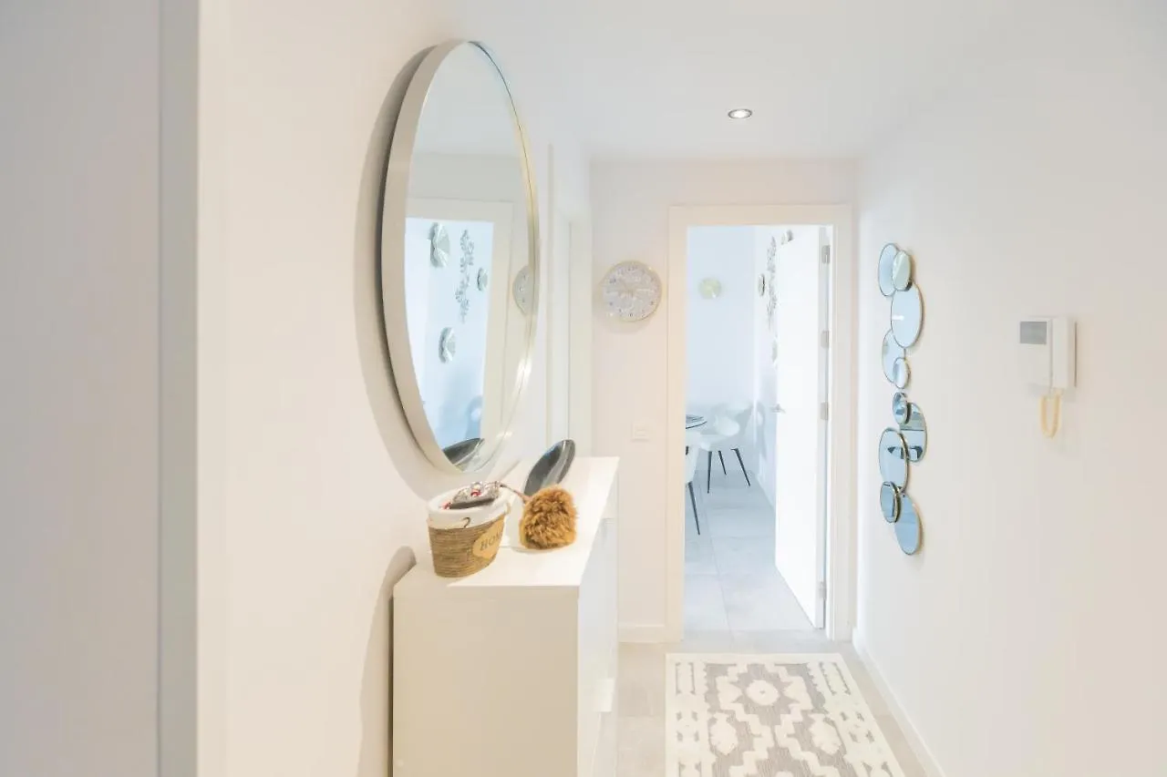 Marbella Luxury Brand New 2-Bedroom Apartment, 3 Min Walk To The Beach! Apartment